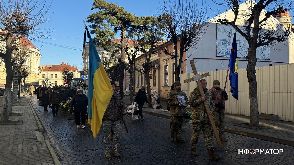 Був доброю та правдивою людиною: у Коломиї попрощалися із загиблим Олександром Рижих 8