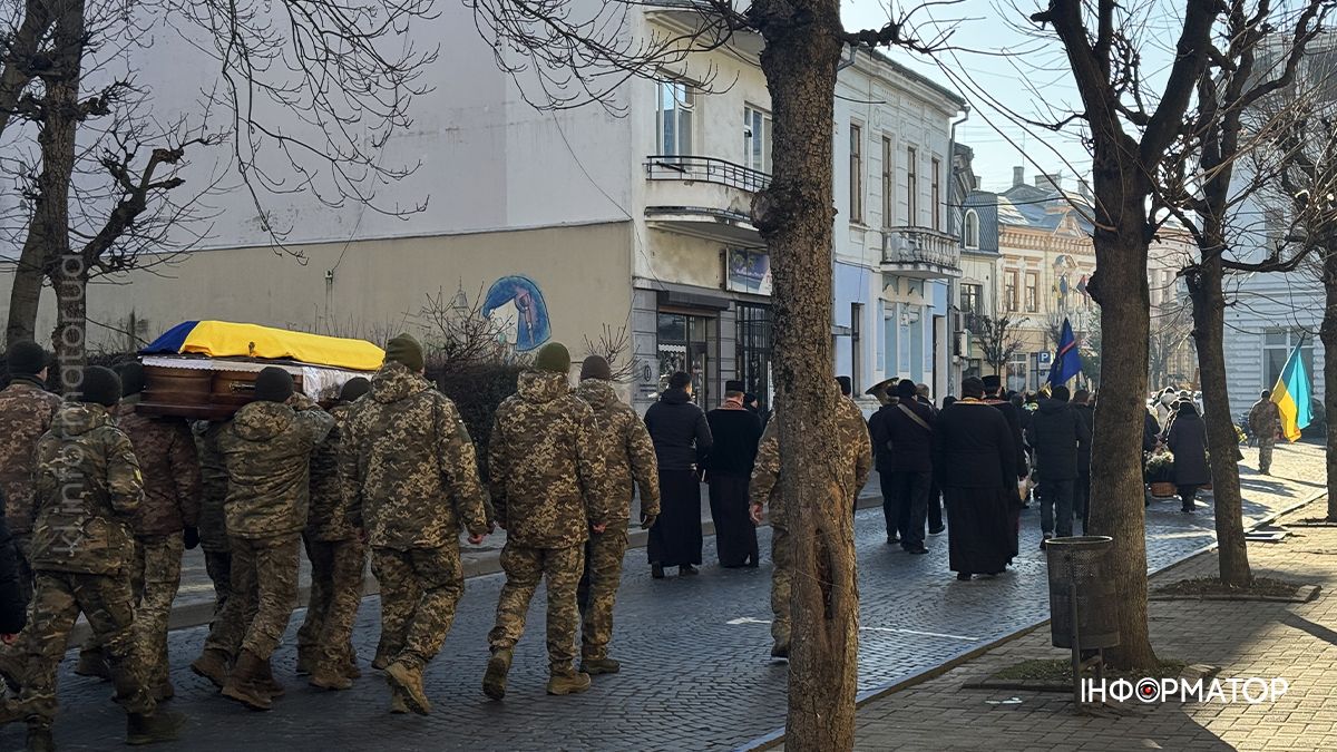 Був доброю та правдивою людиною: у Коломиї попрощалися із загиблим Олександром Рижих 9
