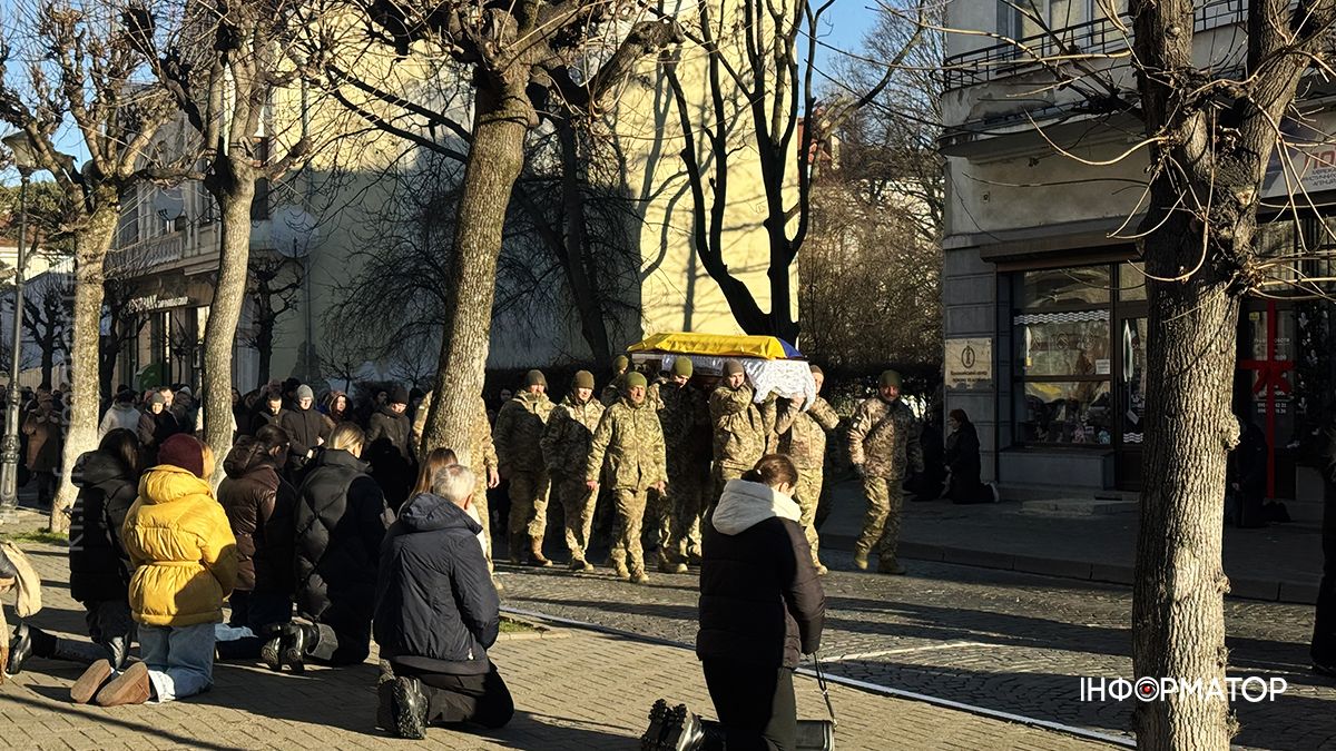 Був доброю та правдивою людиною: у Коломиї попрощалися із загиблим Олександром Рижих 12