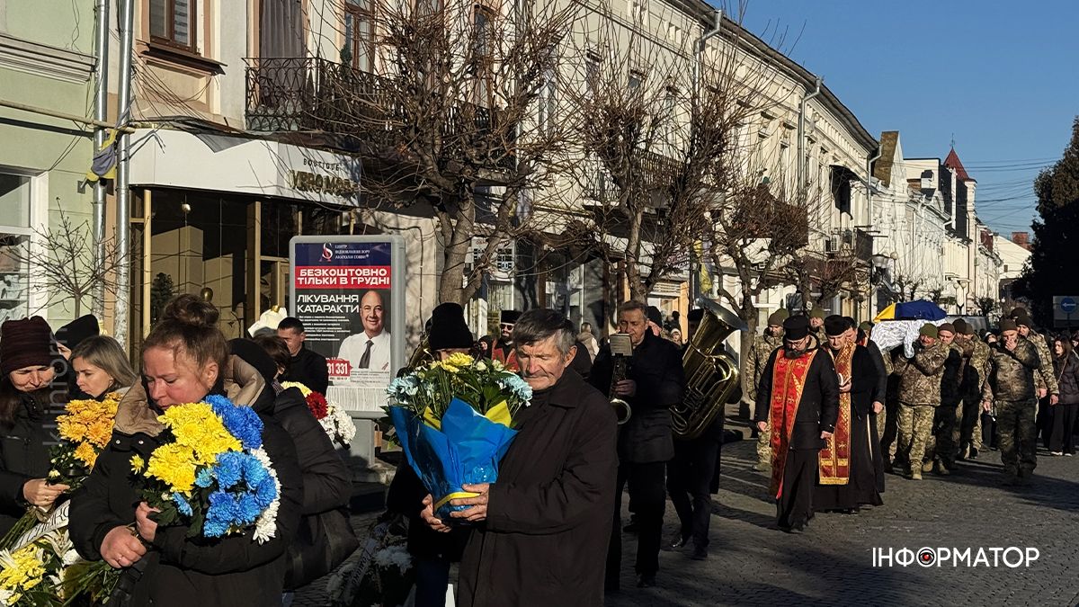 Був доброю та правдивою людиною: у Коломиї попрощалися із загиблим Олександром Рижих 14