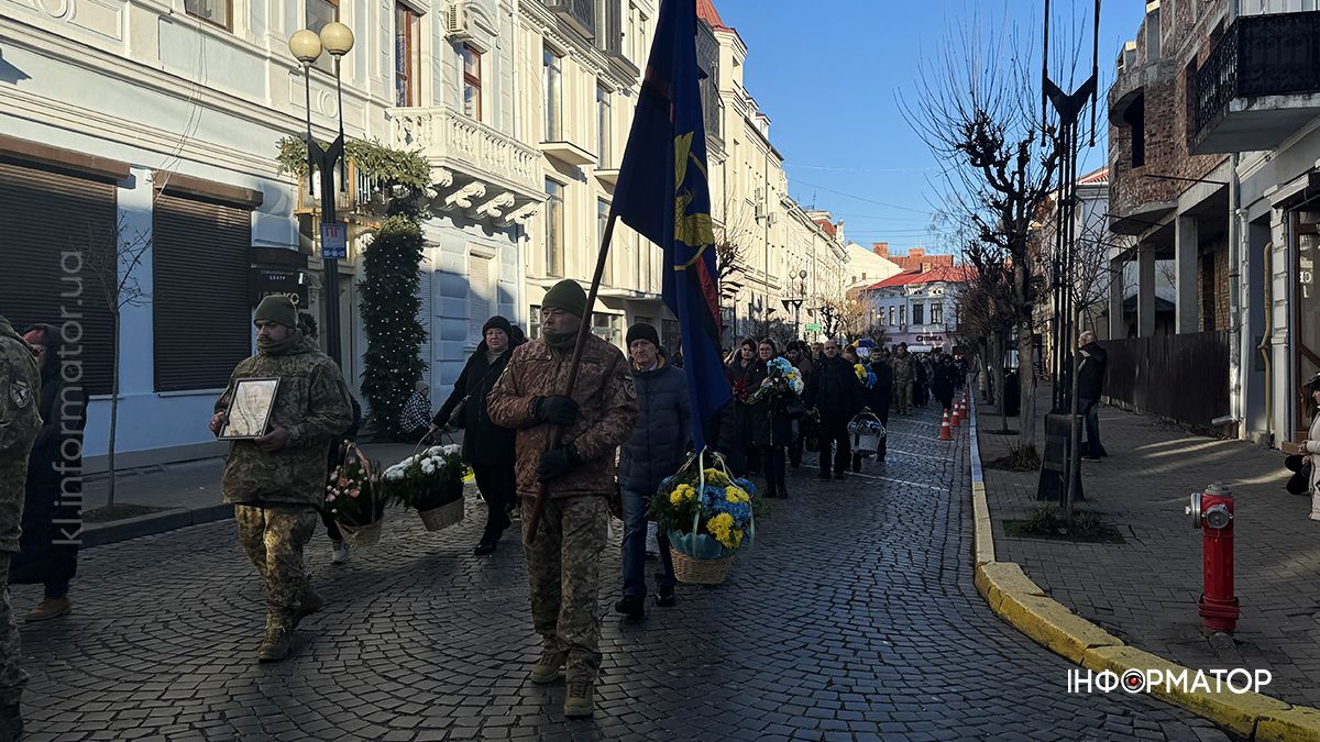 Був доброю та правдивою людиною: у Коломиї попрощалися із загиблим Олександром Рижих 15