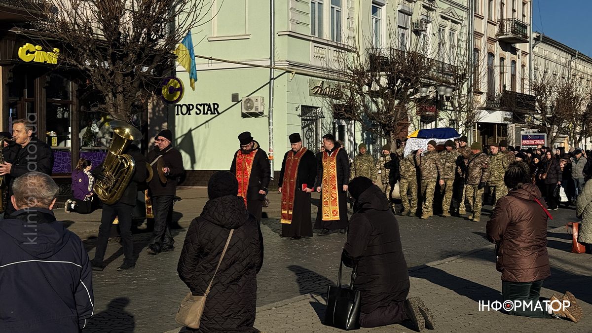 Був доброю та правдивою людиною: у Коломиї попрощалися із загиблим Олександром Рижих 16