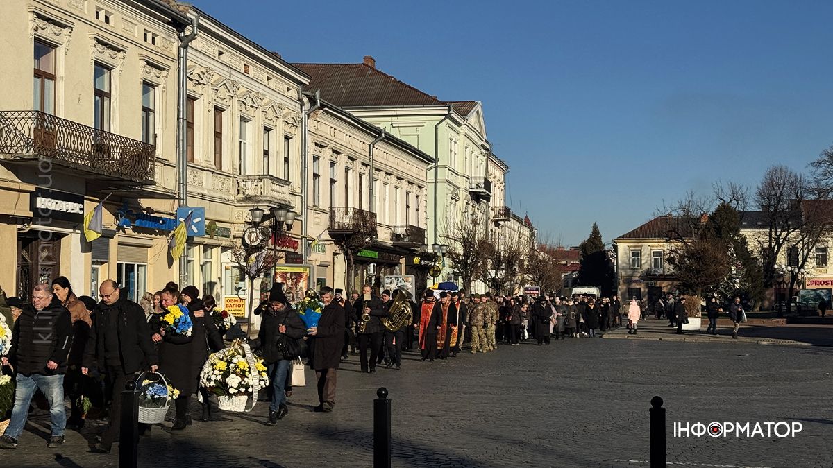 Був доброю та правдивою людиною: у Коломиї попрощалися із загиблим Олександром Рижих 17