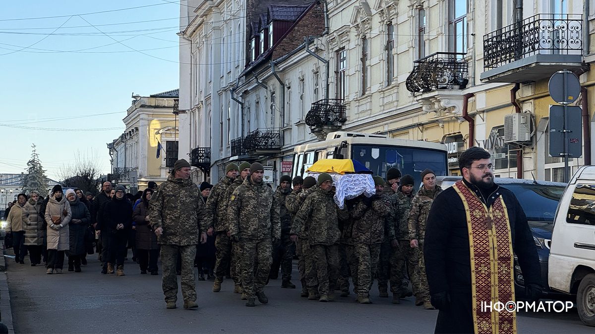 Був доброю та правдивою людиною: у Коломиї попрощалися із загиблим Олександром Рижих 18