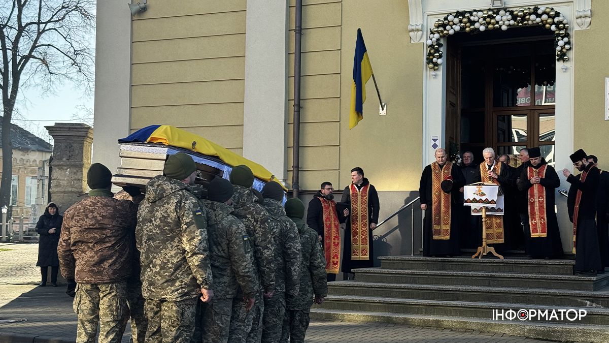 Був доброю та правдивою людиною: у Коломиї попрощалися із загиблим Олександром Рижих 21