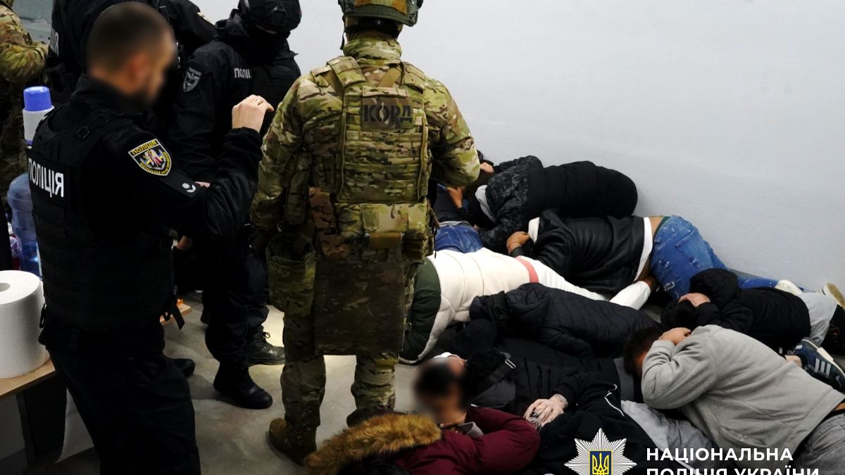 Мережу шахрайських call-центрів ліквідували в Україні, зокрема й на Прикарпатті 3