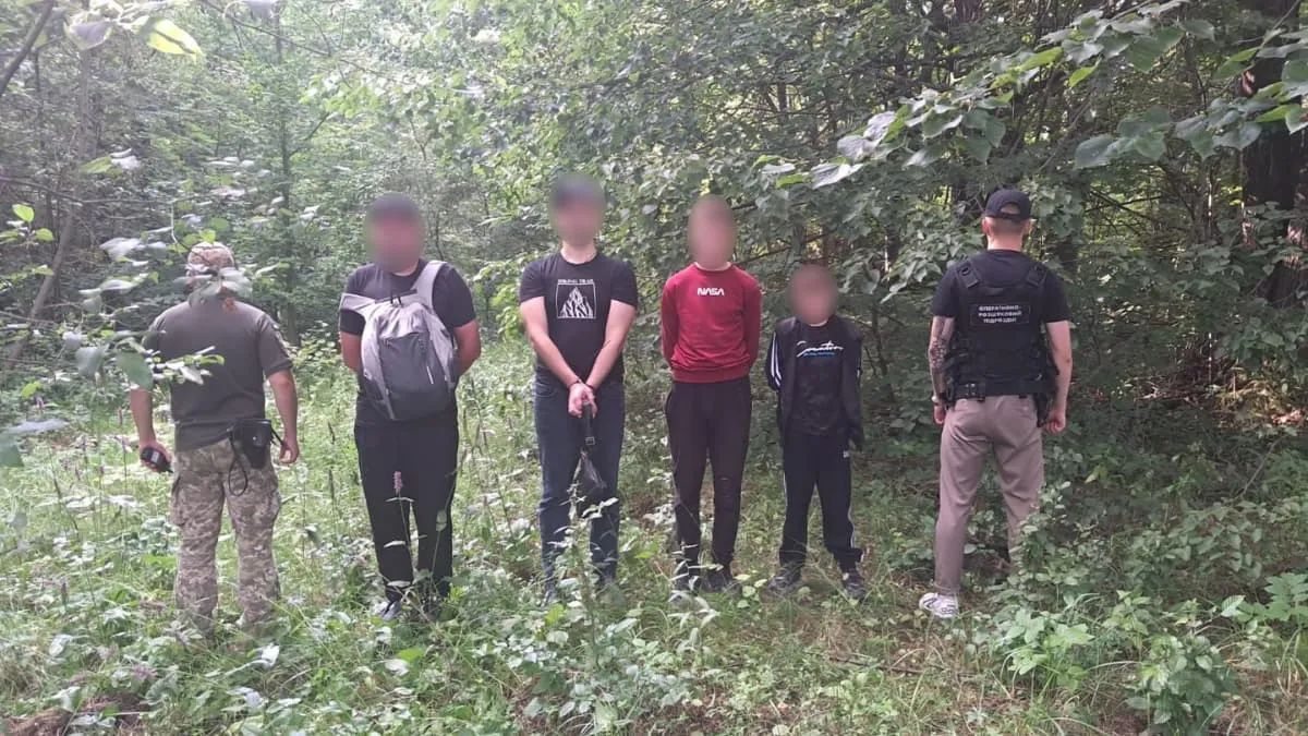 Неподалік кордону затримали прикарпатця, якого через гори вели неповнолітні провідники. Фото: ДПСУ