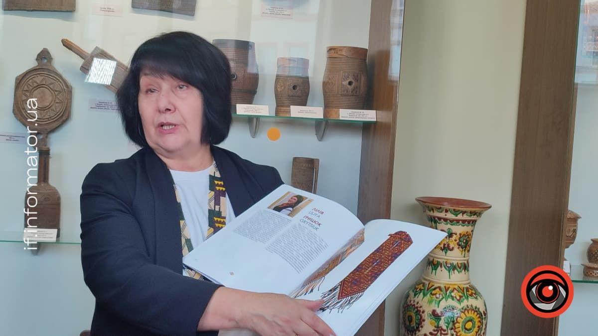 Марія Чулак – укладачка каталогу жіночих бісерних прикрас “Кольорові пацьорки”. Фото: Інформатор Івано-Франківськ Марія Чулак – укладачка каталогу жіночих бісерних прикрас “Кольорові пацьорки”. Фото: Інформатор Івано-Франківськ