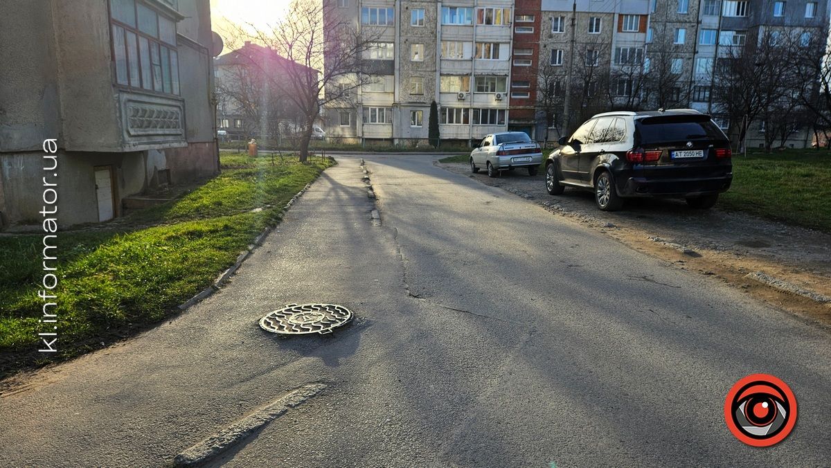 Типовий поточний: як тимаються асфальтовані дороги в мікрорайоні Костомарова у Коломиї 5