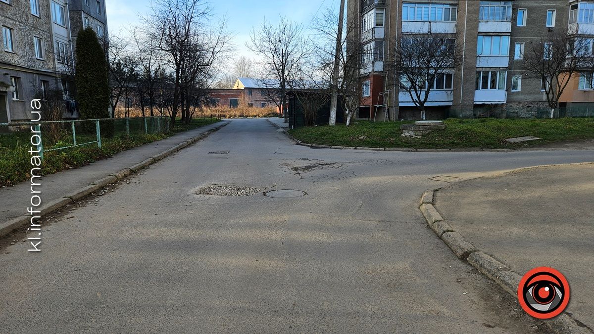 Типовий поточний: як тимаються асфальтовані дороги в мікрорайоні Костомарова у Коломиї 2