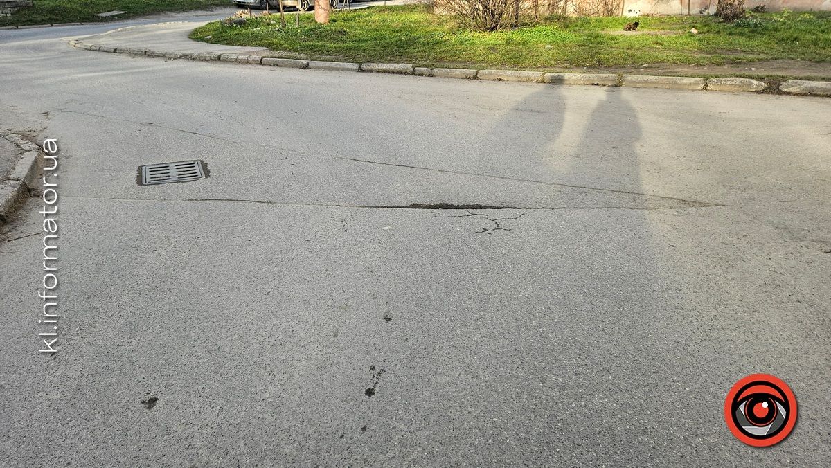 Типовий поточний: як тимаються асфальтовані дороги в мікрорайоні Костомарова у Коломиї 3