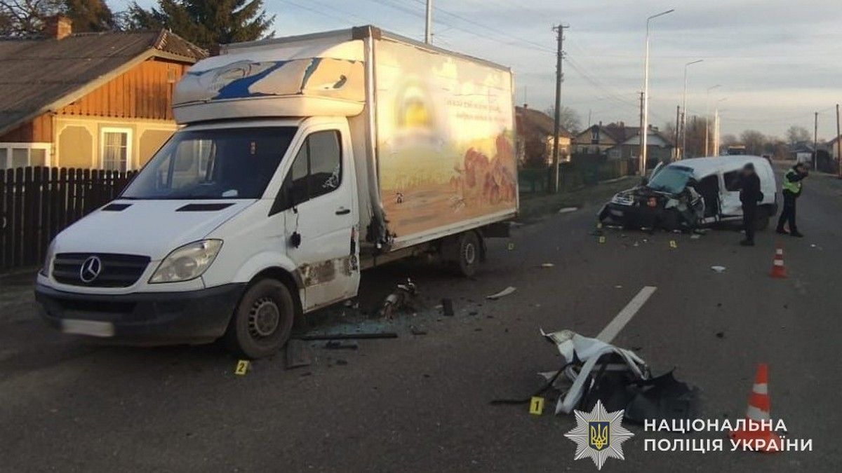 Прикарпатець на "Спрінтері" зіткнувся із "Пежо Партнер": водій мінівена загинув 1