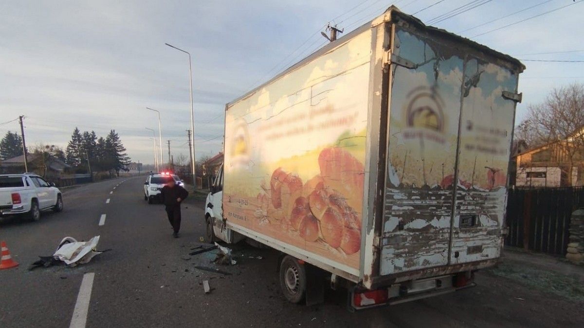 Прикарпатець на "Спрінтері" зіткнувся із "Пежо Партнер": водій мінівена загинув 2