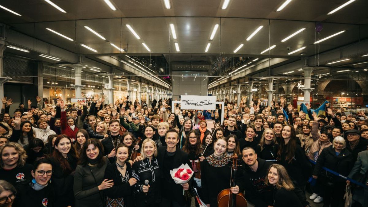 Прикарпатка Марія Яремак та Святослав Вакарчук виконали у Лондоні колядки, щоб зібрати кошти “Охматдиту” 2