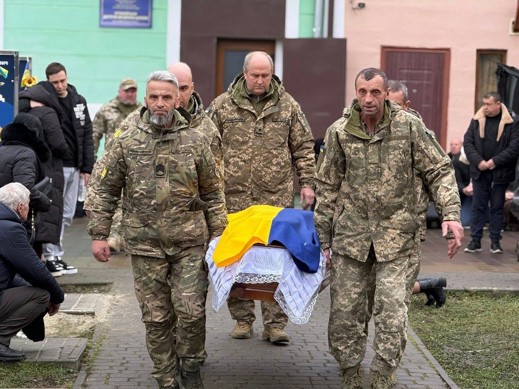 В Отинії зустріли скорботний кортеж з тілом Героя Василя Селепія 5