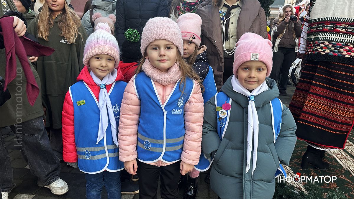 У Коломиї урочисто відкрили різдвяне містечко та шопку 3