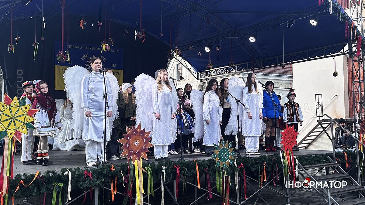 У Коломиї урочисто відкрили різдвяне містечко та шопку 5