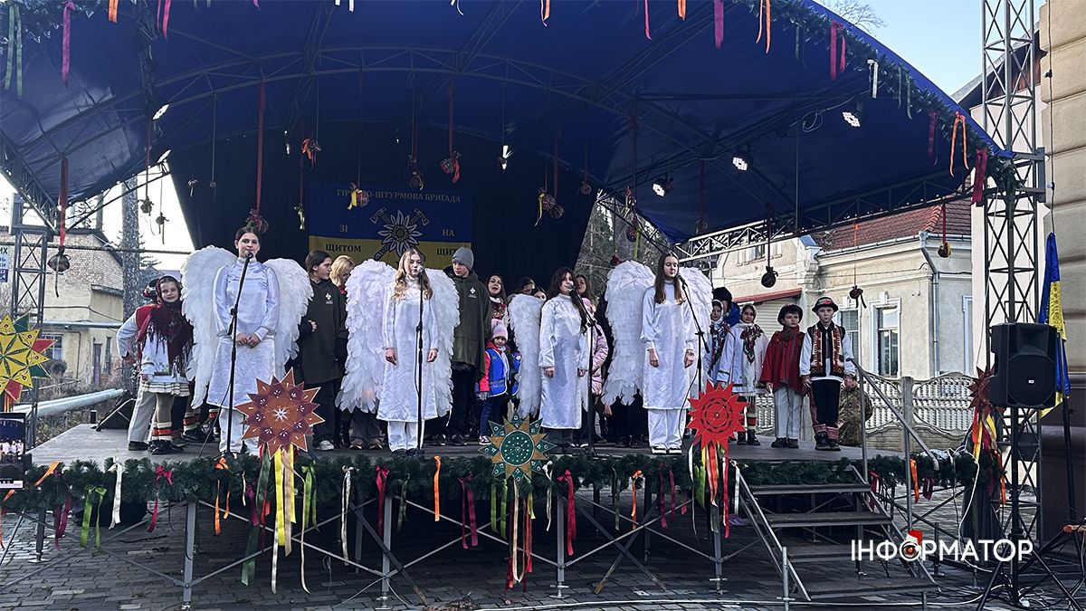 У Коломиї урочисто відкрили різдвяне містечко та шопку 6