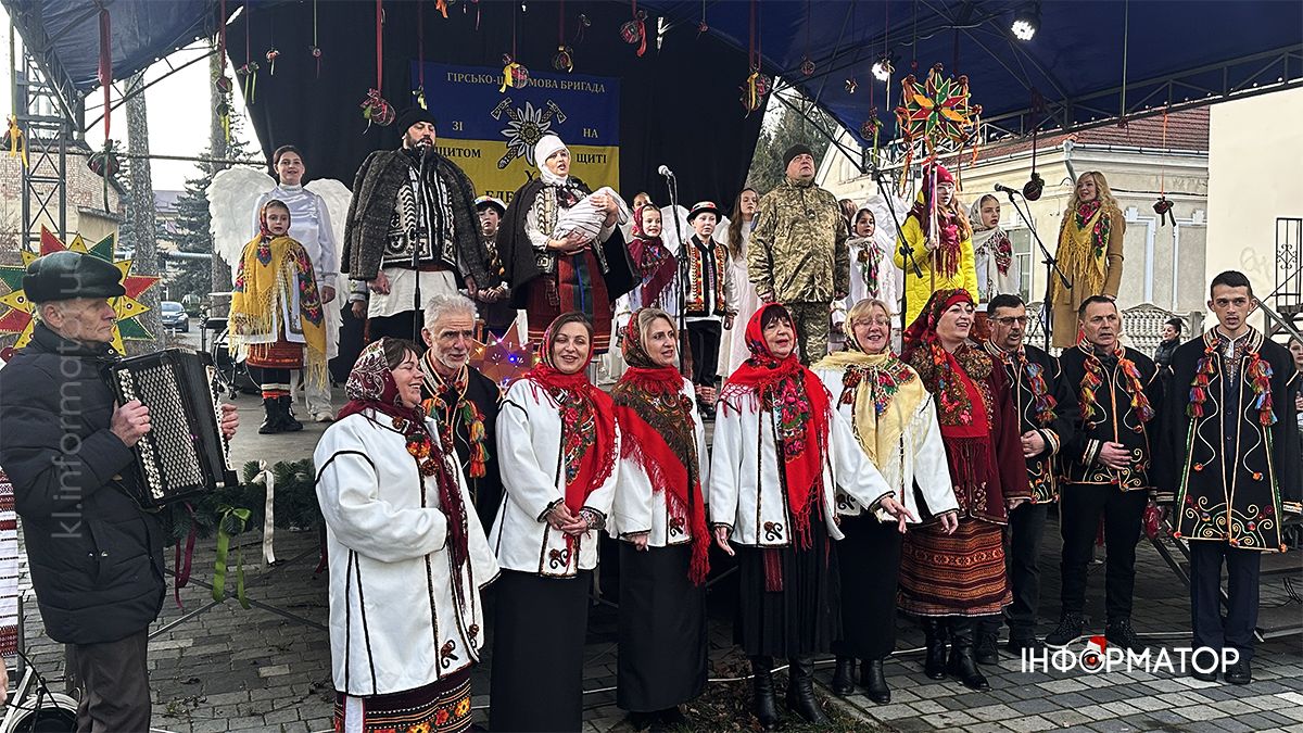 У Коломиї урочисто відкрили різдвяне містечко та шопку 8