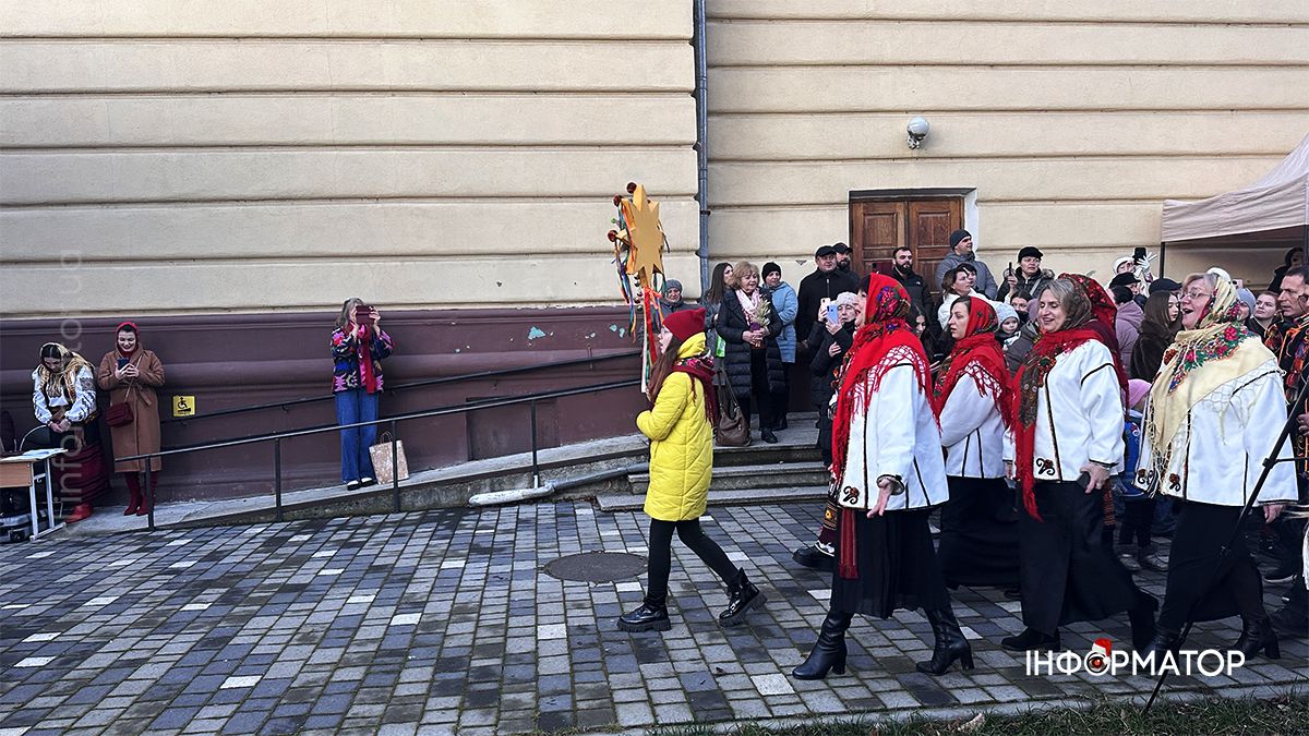 У Коломиї урочисто відкрили різдвяне містечко та шопку 10