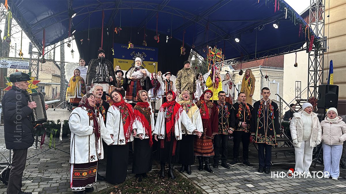 У Коломиї урочисто відкрили різдвяне містечко та шопку 11