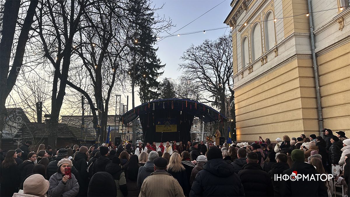 У Коломиї урочисто відкрили різдвяне містечко та шопку 13