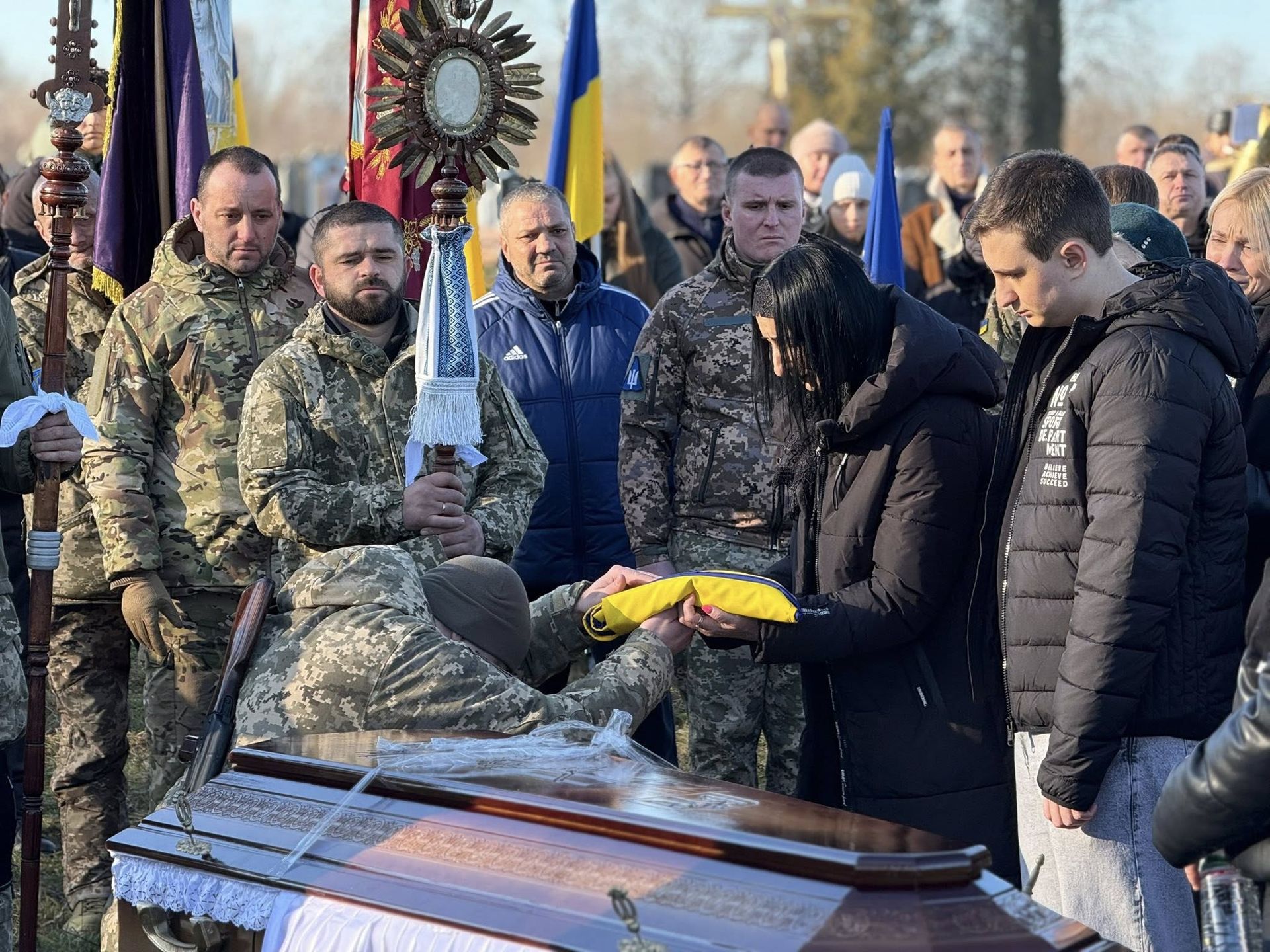 На Коломийщині провели в останню дорогу загиблого Героя Василя Селепію 12