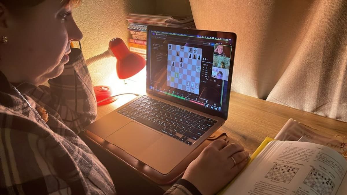 Заняття онлайн для дітей за кордоном. Фото з архіву Лесі Федорчук