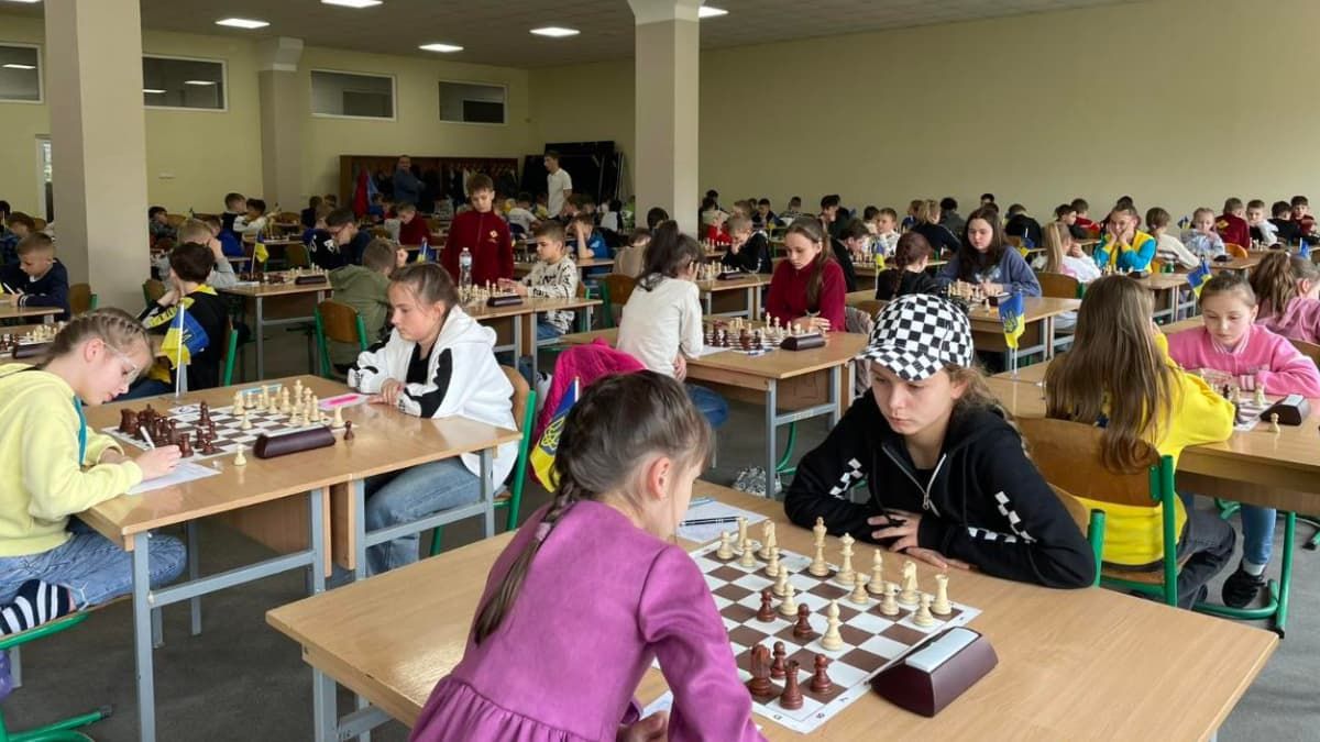 Сеанс одночасної гри у шахи. Фото з архіву Лесі Федорчук