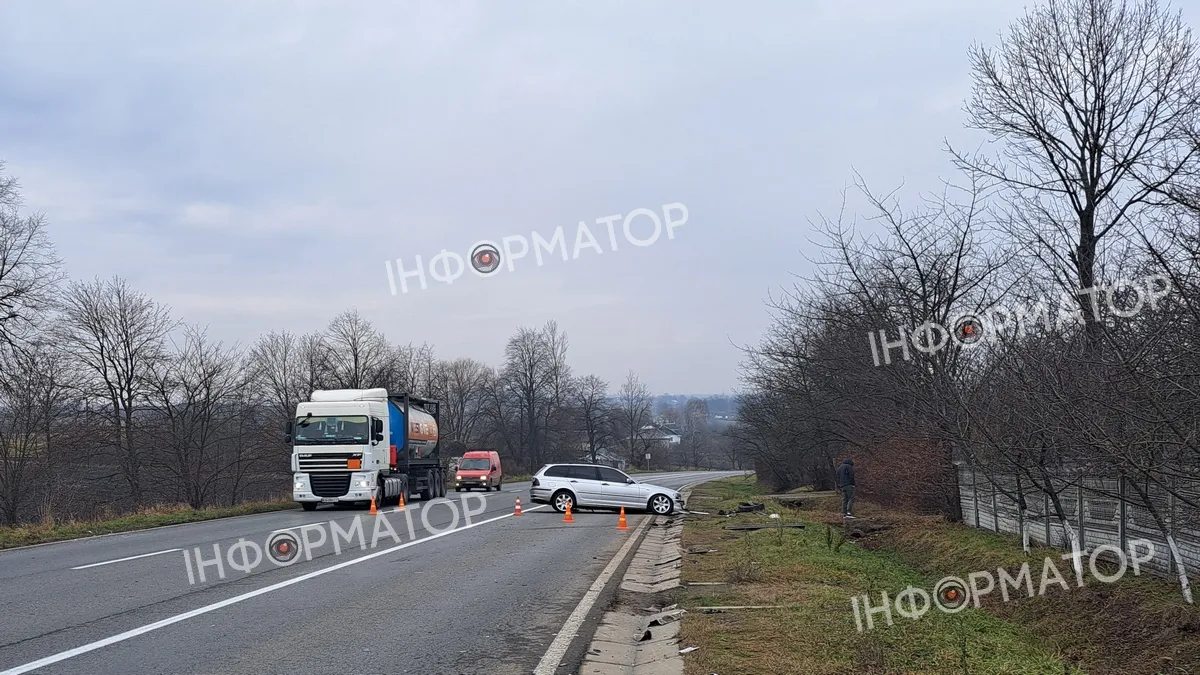 Три автівки зіткнулись на Коломийщині 2