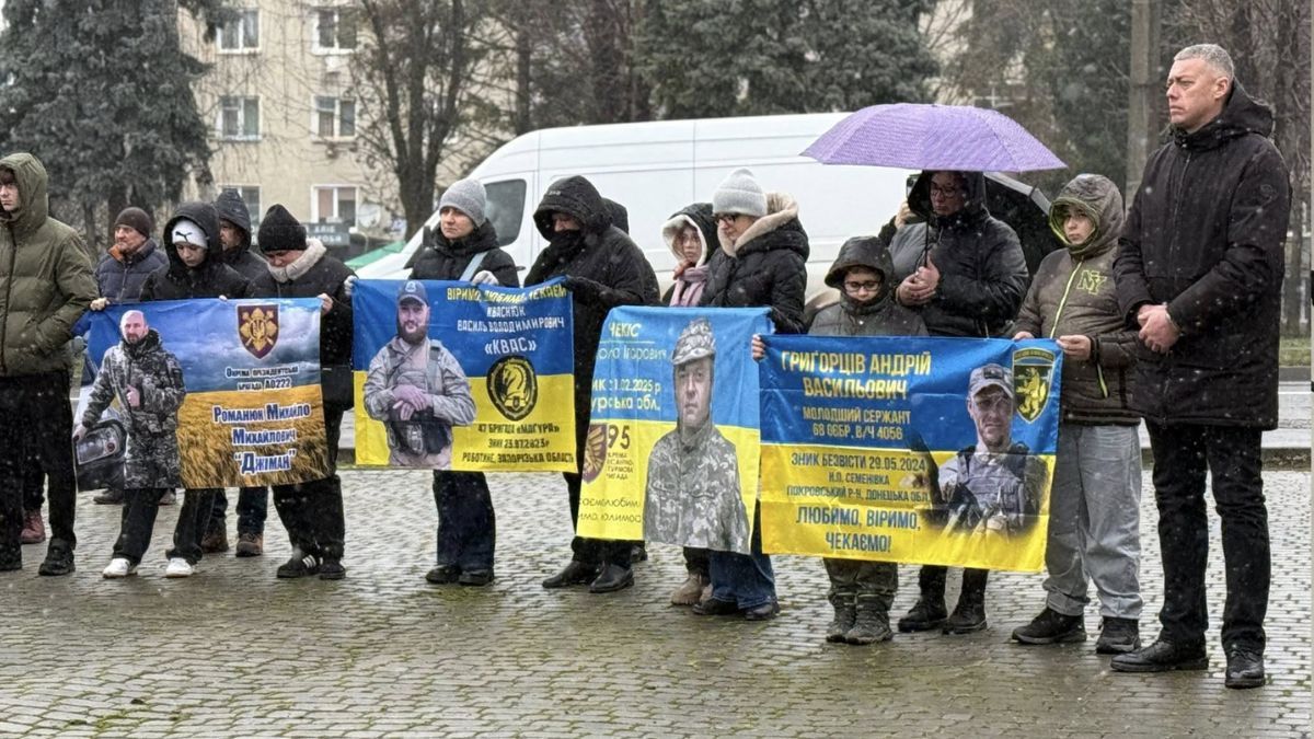 Святий Вечір із порожніми місцями: в Отинії вшанували памʼять Захисників 4