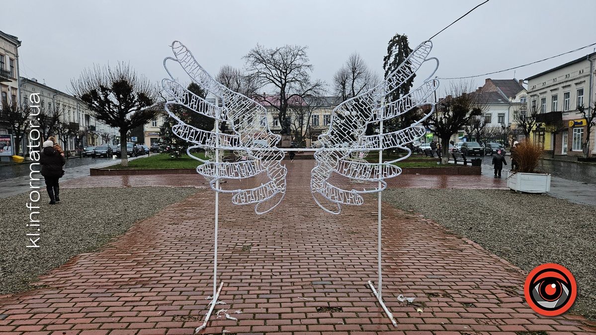 Ілюмінація по ціні РЕБу середмісті Коломиї встановлюють ілюмінацію 2