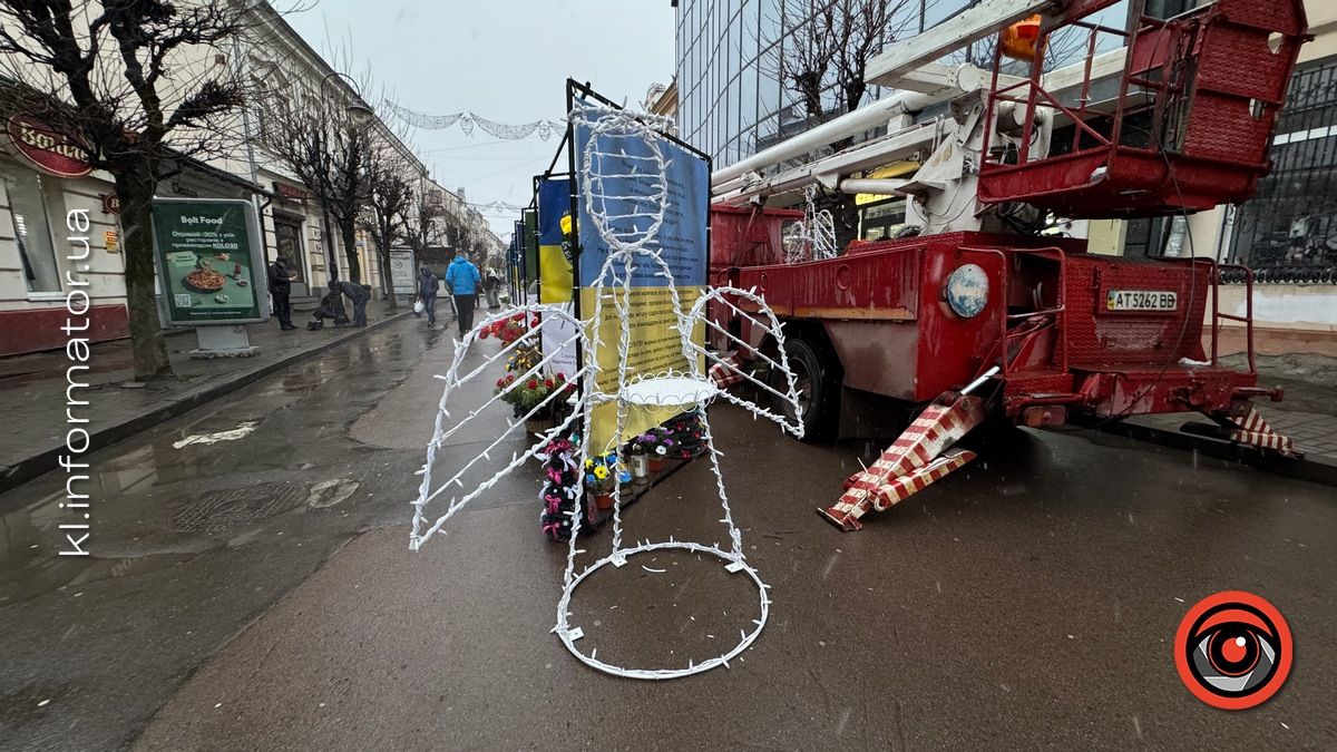 Ілюмінація по ціні РЕБу середмісті Коломиї встановлюють ілюмінацію 1