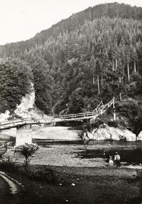 Міст через річку Пістинька. Фото: "Косівський фотоальбом"