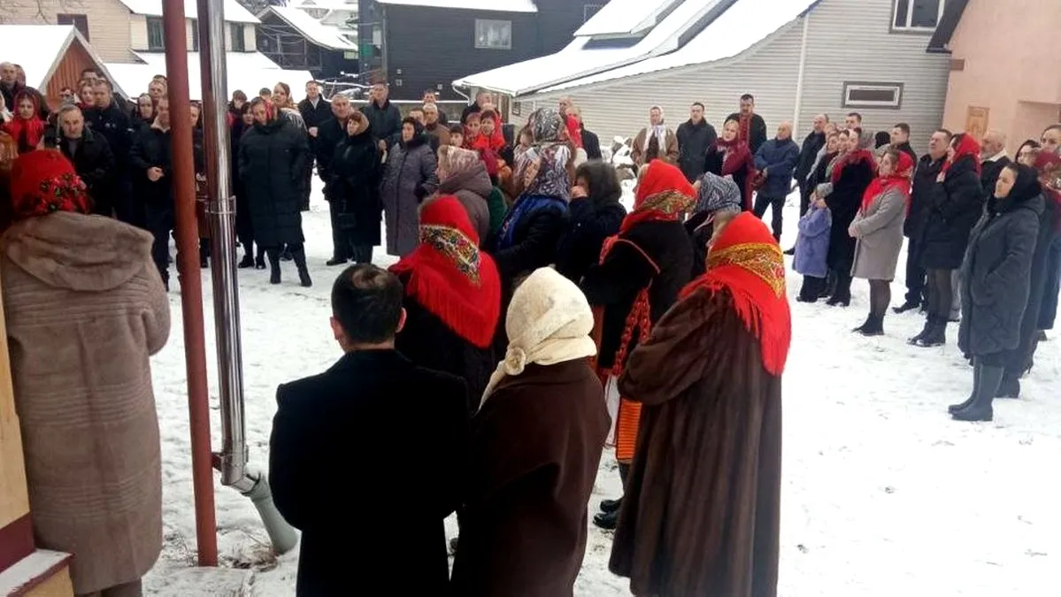 Парафіяни храму у Космачі