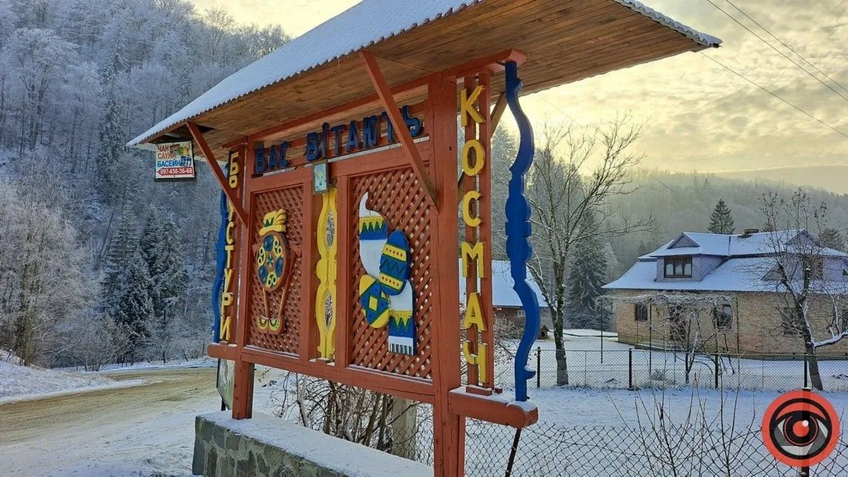 Не пустили ра Різдво до церкви: у Космачі противники переходу на новоюліанський календар не дали сотням вірянам зайти до храму 1