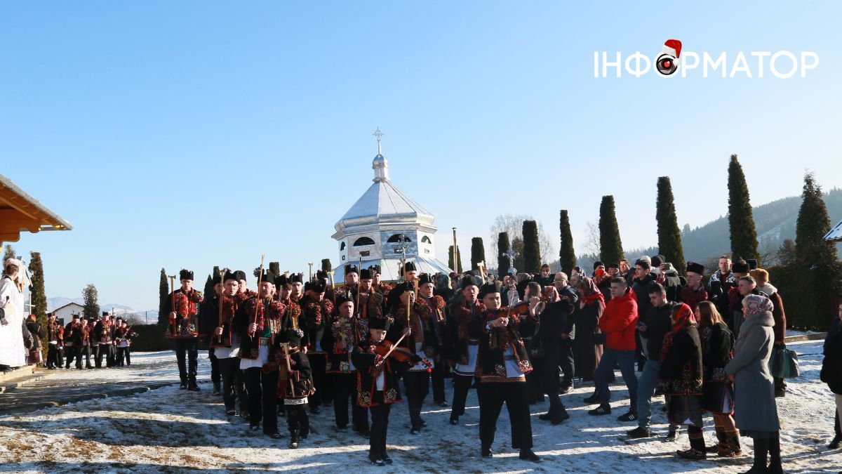 Колядники з Верховини. Фото: Інформатор Івано-Франківськ
