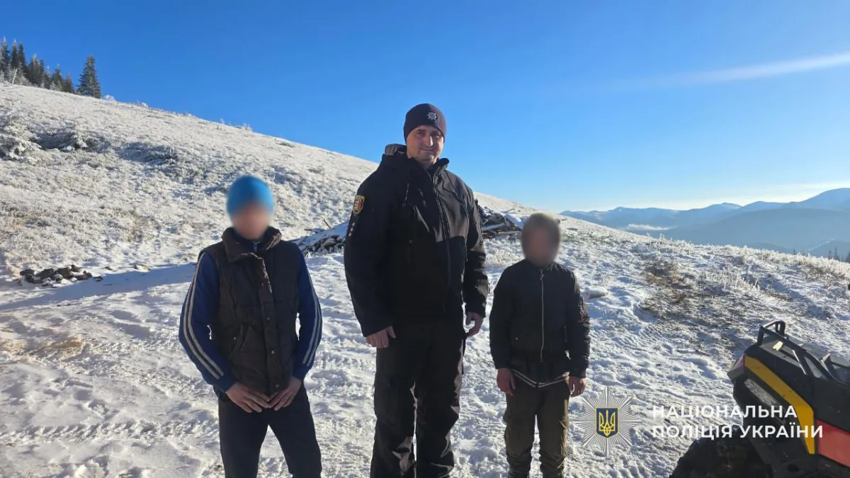 Двоє братів, які три дні блукали горами Закарпаття та Івано-Франківщини. Фото: Національна поліція України