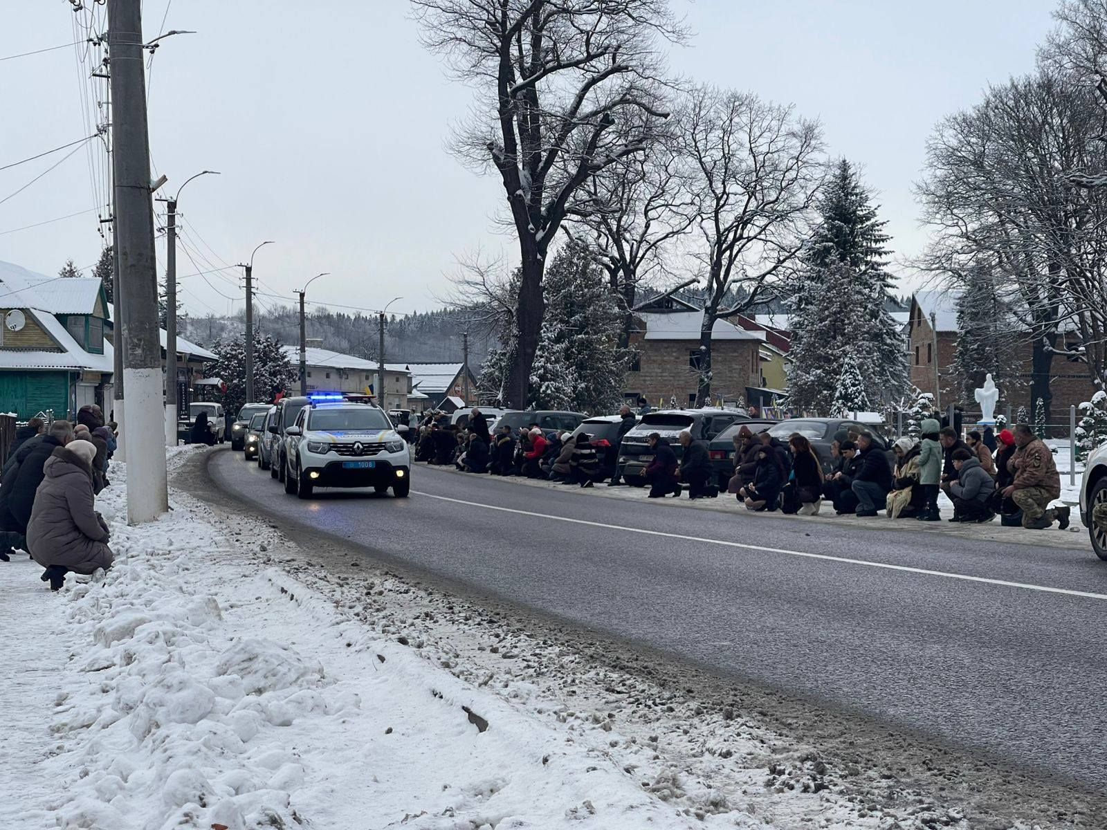 У Делятині "на щиті" зустріли загиблого Героя Романа Бігуна 5