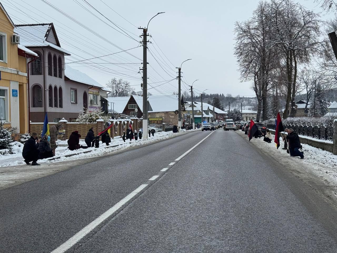 У Делятині "на щиті" зустріли загиблого Героя Романа Бігуна 4