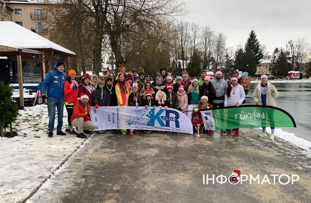 У Коломиї відбувся благодійний забіг Santa Run на підтримку ЗСУ