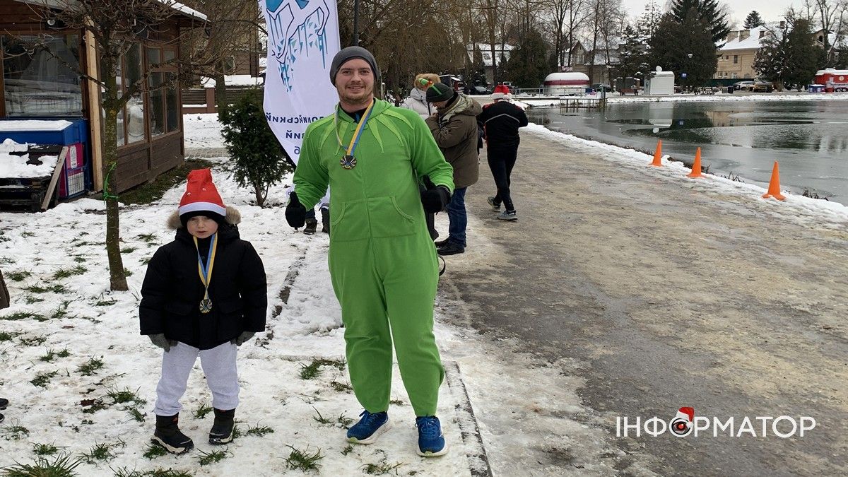 У Коломиї відбувся благодійний забіг Santa Run на підтримку ЗСУ 4