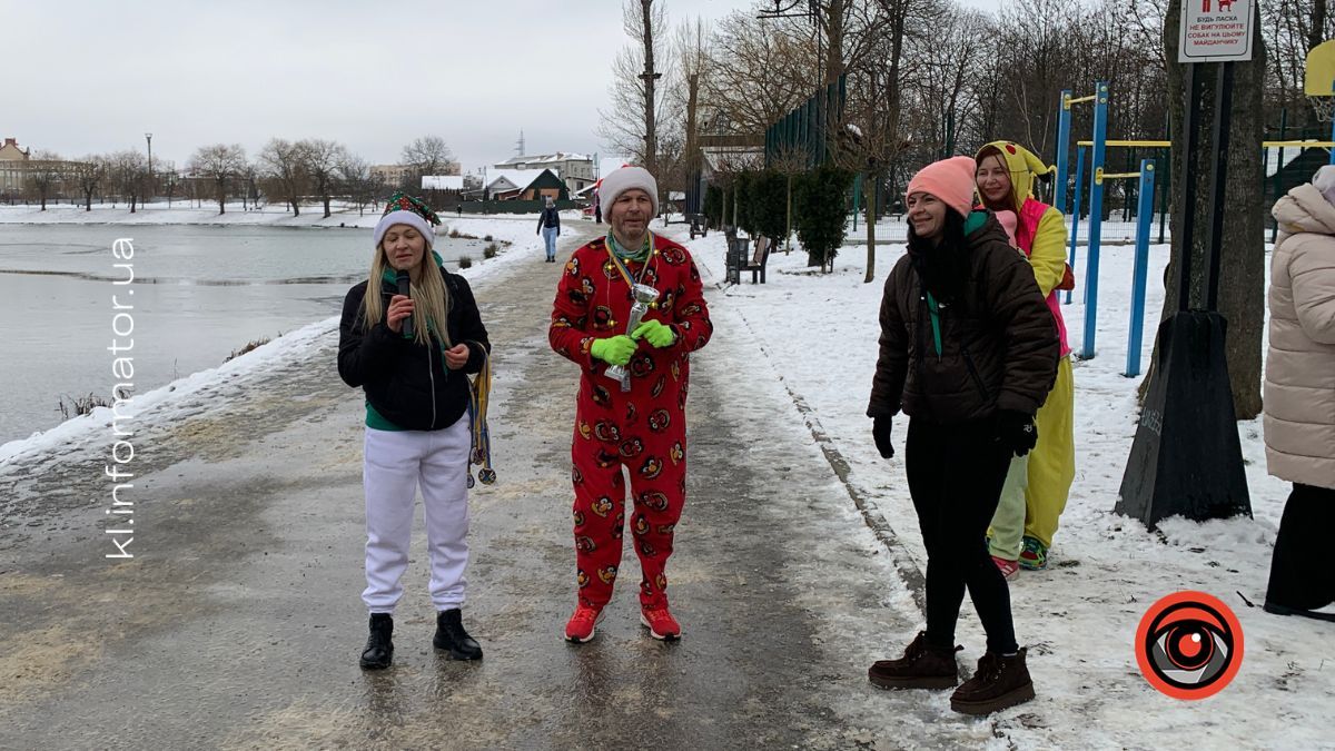 У Коломиї відбувся благодійний забіг Santa Run на підтримку ЗСУ 7