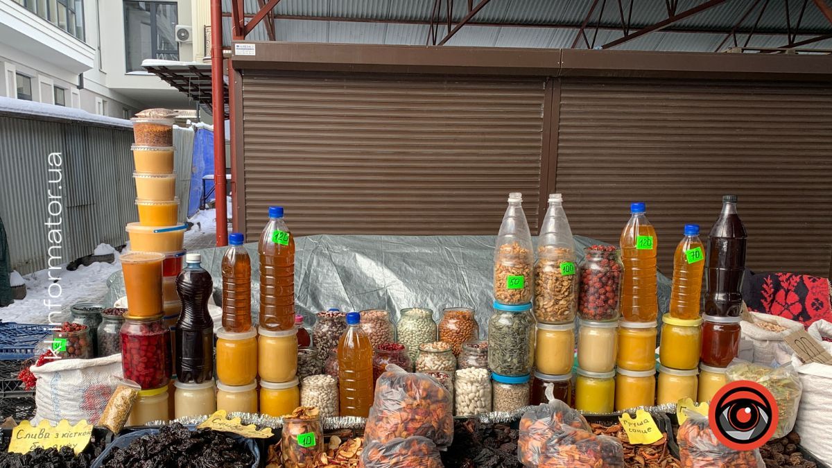 Скільки коштує мед на ринку в Коломиї та якого меду не знайти на прилавках? 1