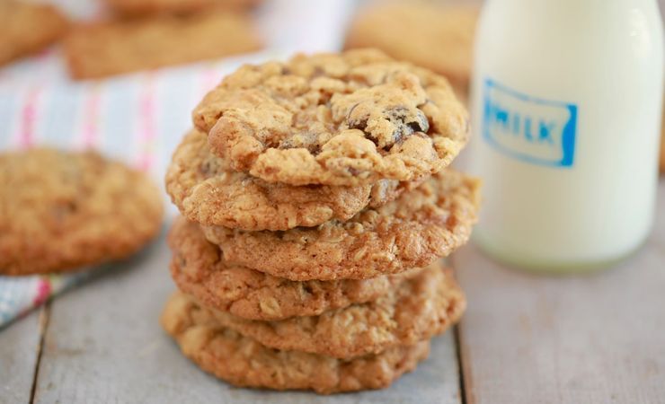 Вівсяне печиво з медом і горіхами. Зобарження ілюстративне Вівсяне печиво з медом і горіхами. Зобарження ілюстративне