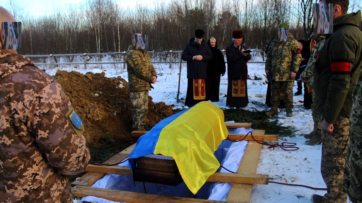 В останню дорогу в Делятині провели воїна Бігуна Романа 9