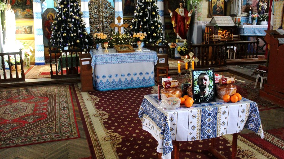 В останню дорогу в Делятині провели воїна Бігуна Романа 7