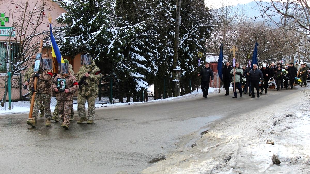 В останню дорогу в Делятині провели воїна Бігуна Романа 5