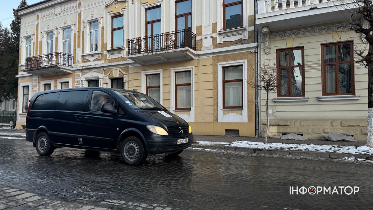 Скорботний кортеж з тілом Володимира Микитюка зустріли у Коломиї 1