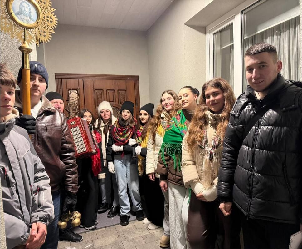 800 тисяч гривень заколядувала для ЗСУ молодь в Отинійській громаді 5